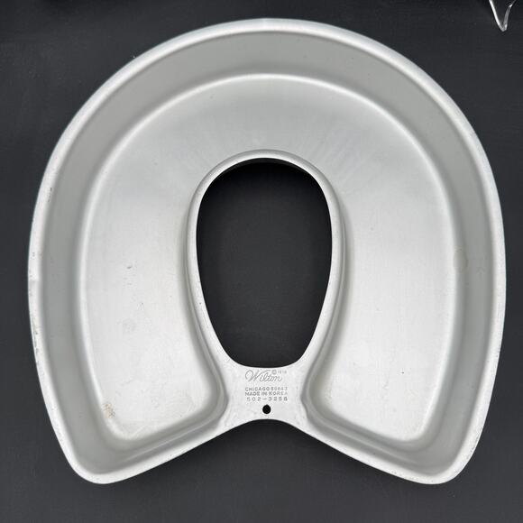 Vintage Horseshoe Rainbow Cake Pan Wilton 1972 502-3258 - Picture 2 of 5